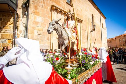 Procesión de la borriquilla en el Domingo de Ramos. MARIO TEJEDOR (22)