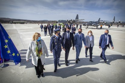 Acto institucional en el aeroparque - Mario Tejedor