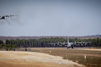 Acto institucional en el aeroparque - Mario Tejedor