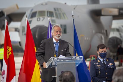 Acto institucional en el aeroparque - Mario Tejedor