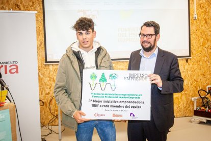 Entrega de premios de las mejores iniciativas emprendedoras. MARIO TEJEDOR (4)