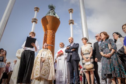 Ágreda estrenó este domingo el nuevo monumento a la <strong>Virgen de los Milagros</strong></a>, ubicado en el cerro de la Coronación. El obispo,Abilio Martínez Varea, y representantes de los muchos pueblos que tienen devoción a esta advocación se dieron cita para el evento. Estas son las imágenes de la jornada.