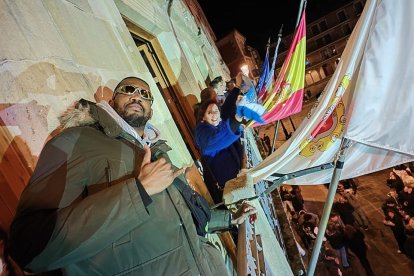 Moreno y todo el Río Duero en el balcón del Ayuntamiento de Soria. HDS