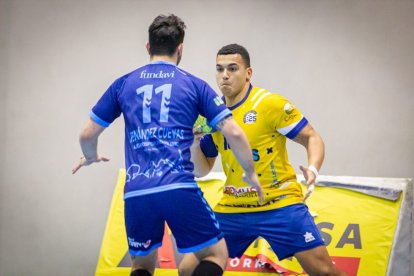 Balonmano Soria vs Cafés Toscaf Atletica Avilesina. MARIO TEJEDOR (5)