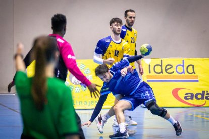 Balonmano Soria vs Cafés Toscaf Atletica Avilesina. MARIO TEJEDOR (39)