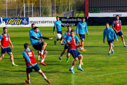 Entrenamiento del CD Numancia. MARIO TEJEDOR (75)