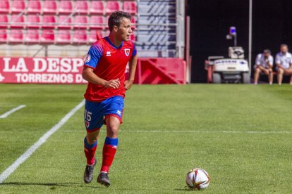 De Frutos será titular en el lateral derecho del Numancia. MARIO TEJEDOR