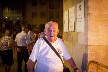 La AAVV de San Pedro reparte migas por las fiestas de San Lorenzo - MARIO TEJEDOR