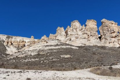 Espectaculares formaciones calcáreas en 'la Capadocia soriana', junto al pueblo de Aguaviva de la Vega.