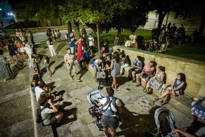 La AAVV de San Pedro reparte migas por las fiestas de San Lorenzo - MARIO TEJEDOR