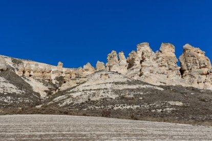 Espectaculares formaciones calcáreas en 'la Capadocia soriana', junto al pueblo de Aguaviva de la Vega.