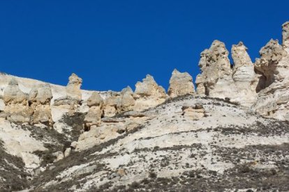 Espectaculares formaciones calcáreas en 'la Capadocia soriana', junto al pueblo de Aguaviva de la Vega.