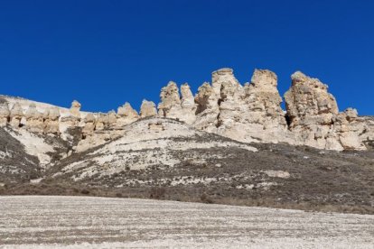 Espectaculares formaciones calcáreas en 'la Capadocia soriana', junto al pueblo de Aguaviva de la Vega.