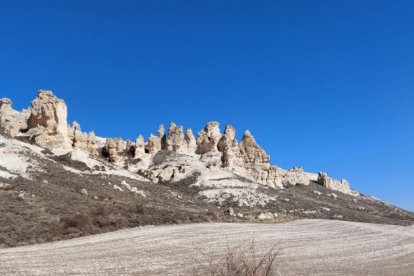 Espectaculares formaciones calcáreas en 'la Capadocia soriana', junto al pueblo de Aguaviva de la Vega.