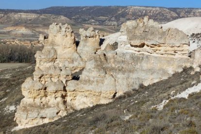 Espectaculares formaciones calcáreas en 'la Capadocia soriana', junto al pueblo de Aguaviva de la Vega.