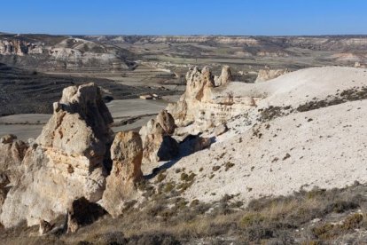 Espectaculares formaciones calcáreas en 'la Capadocia soriana', junto al pueblo de Aguaviva de la Vega.