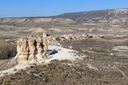Espectaculares formaciones calcáreas en 'la Capadocia soriana', junto al pueblo de Aguaviva de la Vega.