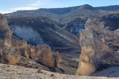 Espectaculares formaciones calcáreas en 'la Capadocia soriana', junto al pueblo de Aguaviva de la Vega.