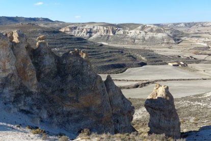 Espectaculares formaciones calcáreas en 'la Capadocia soriana', junto al pueblo de Aguaviva de la Vega.