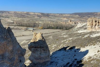 Espectaculares formaciones calcáreas en 'la Capadocia soriana', junto al pueblo de Aguaviva de la Vega.