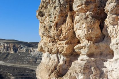 Espectaculares formaciones calcáreas en 'la Capadocia soriana', junto al pueblo de Aguaviva de la Vega.
