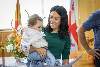 Reconocimiento a los nacidos en 2021 en el inicio de las fiestas de Golmayo..G. MONTESEGURO