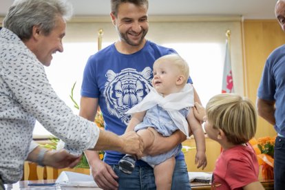 Reconocimiento a los nacidos en 2021 en el inicio de las fiestas de Golmayo..G. MONTESEGURO