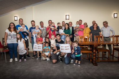 Reconocimiento a los nacidos en 2021 en el inicio de las fiestas de Golmayo..G. MONTESEGURO