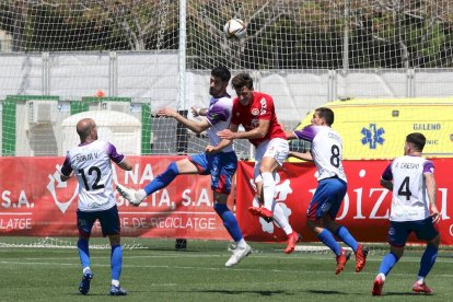 Fer Román ha sido uno de los pilares del ascenso y seguirá en las filas numantinas en Primera RFEF. HDS