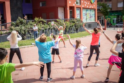Clase de zumba con la candidata del PP al Ayuntamiento de Soria.-GONZALO MONTESEGURO