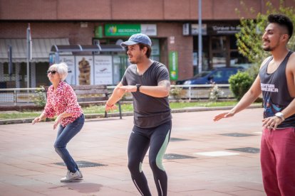 Clase de zumba con la candidata del PP al Ayuntamiento de Soria.-GONZALO MONTESEGURO