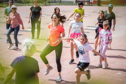 Clase de zumba con la candidata del PP al Ayuntamiento de Soria.-GONZALO MONTESEGURO
