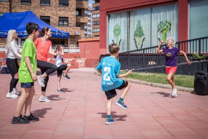 Clase de zumba con la candidata del PP al Ayuntamiento de Soria.-GONZALO MONTESEGURO