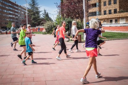 Clase de zumba con la candidata del PP al Ayuntamiento de Soria.-GONZALO MONTESEGURO