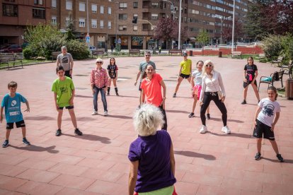 Clase de zumba con la candidata del PP al Ayuntamiento de Soria.-GONZALO MONTESEGURO