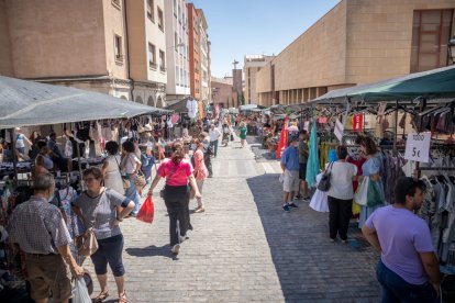 Traslado del mercadillo de Soria a las calles Sagunto y Vicente Tutor. GONZALO MONTESEGURO