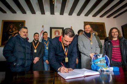 Ruta del equipo por el patrón y las instituciones. MARIO TEJEDOR (17)