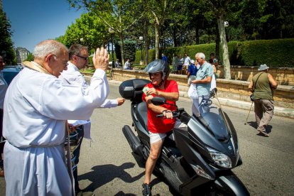 Festividad de San Cristobal con la bendición de los vehículos - MARIO TEJEDOR (8)