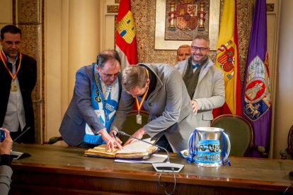 Ruta del equipo por el patrón y las instituciones. MARIO TEJEDOR (42)