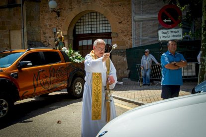 Festividad de San Cristobal con la bendición de los vehículos - MARIO TEJEDOR (21)