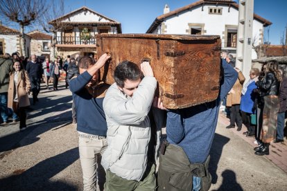 Almarza y San Andrés cumplen con la tradición del Arca.-GONZALO MONTESEGURO