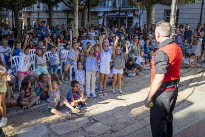 Festival de teatro de calle - MARIO TEJEDOR (11)