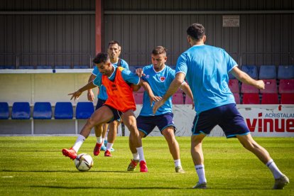 La vuelta del CD Numancia a los entrenamientos - MARIO TEJEDOR (70)