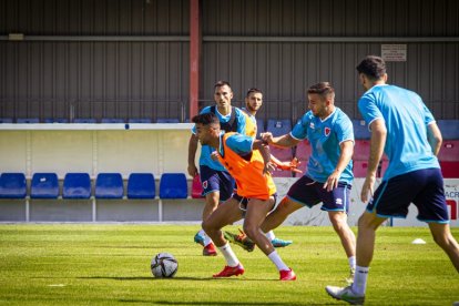 La vuelta del CD Numancia a los entrenamientos - MARIO TEJEDOR (71)