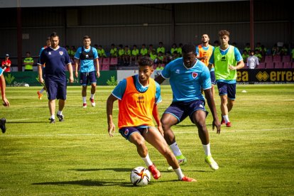 La vuelta del CD Numancia a los entrenamientos - MARIO TEJEDOR (76)