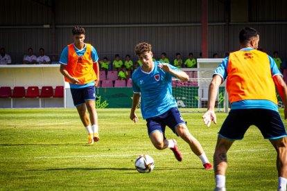La vuelta del CD Numancia a los entrenamientos - MARIO TEJEDOR (82)