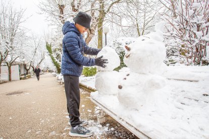 La nieve da paso a una mañana de fotos invernales. MARIO TEJEDOR (33)