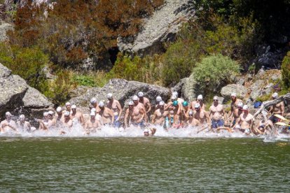 LXV Travesía a nado a la Laguna negra - MARIO TEJEDOR (92)