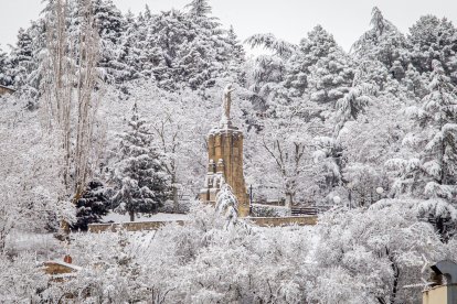 La nieve da paso a una mañana de fotos invernales. MARIO TEJEDOR (2)