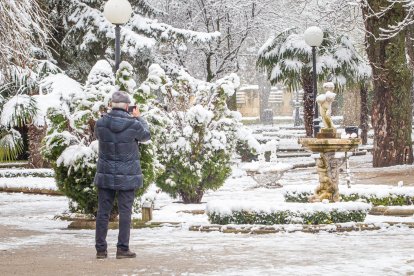 La nieve da paso a una mañana de fotos invernales. MARIO TEJEDOR (4)